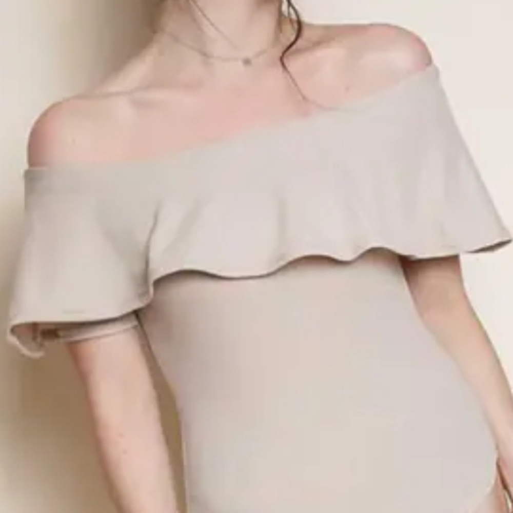 Charlotte Russe Women's Beige Off The Shoulder Bardot Ruffle Bodysuit With Snap